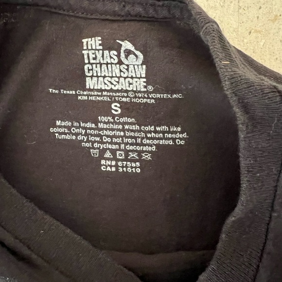 The Texas Chainsaw Massacre T-Shirt Size Small - Picture 4 of 5